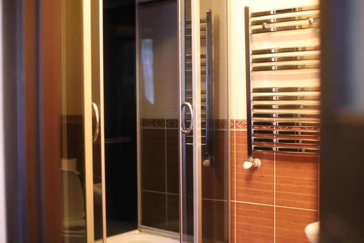 Orlyne Gnizdo Hotel Chernivtsi Ngoại thất bức ảnh