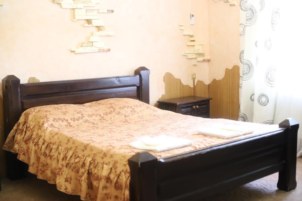Orlyne Gnizdo Hotel Chernivtsi Ngoại thất bức ảnh