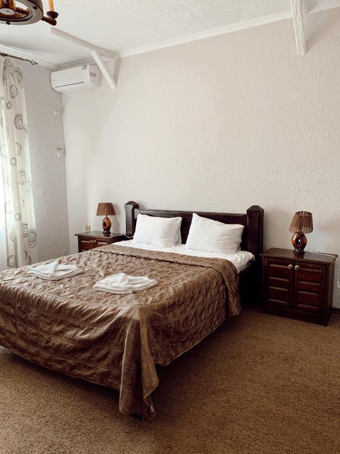 Orlyne Gnizdo Hotel Chernivtsi Ngoại thất bức ảnh