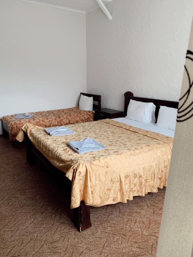 Orlyne Gnizdo Hotel Chernivtsi Ngoại thất bức ảnh