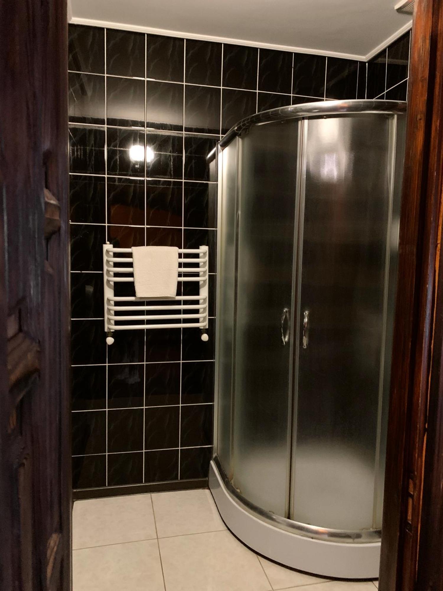Orlyne Gnizdo Hotel Chernivtsi Ngoại thất bức ảnh