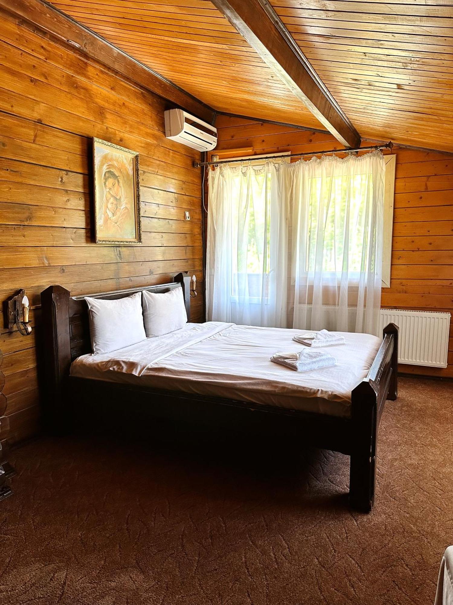 Orlyne Gnizdo Hotel Chernivtsi Ngoại thất bức ảnh