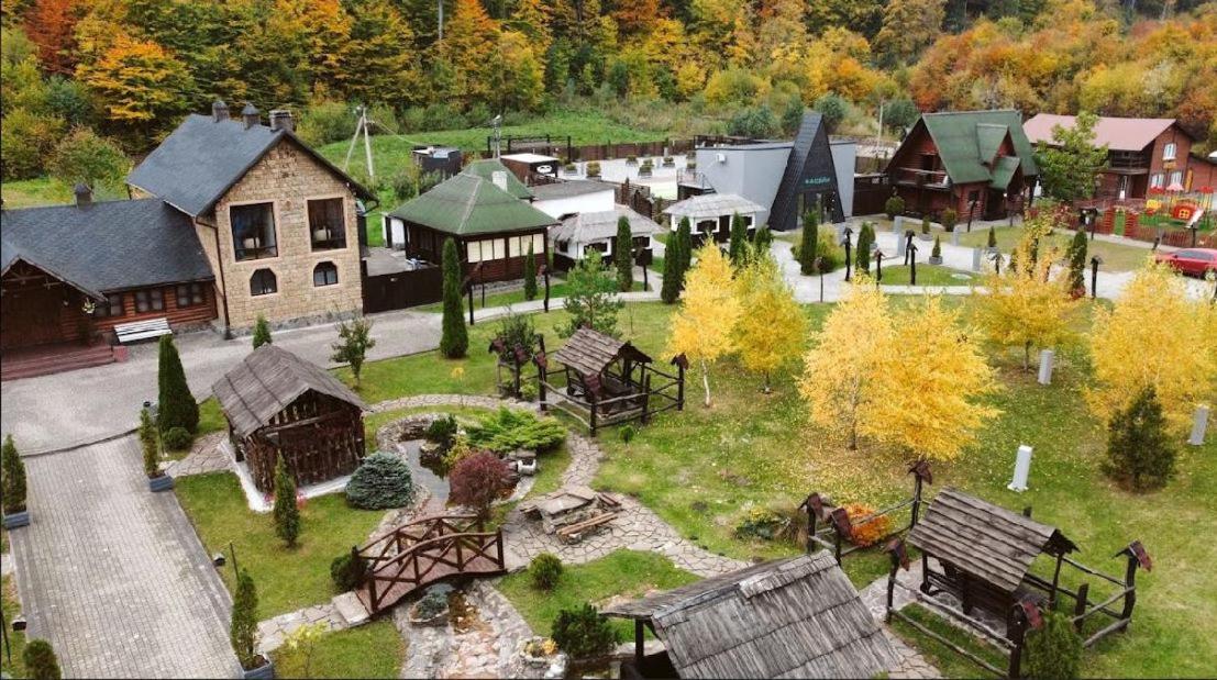 Orlyne Gnizdo Hotel Chernivtsi Ngoại thất bức ảnh