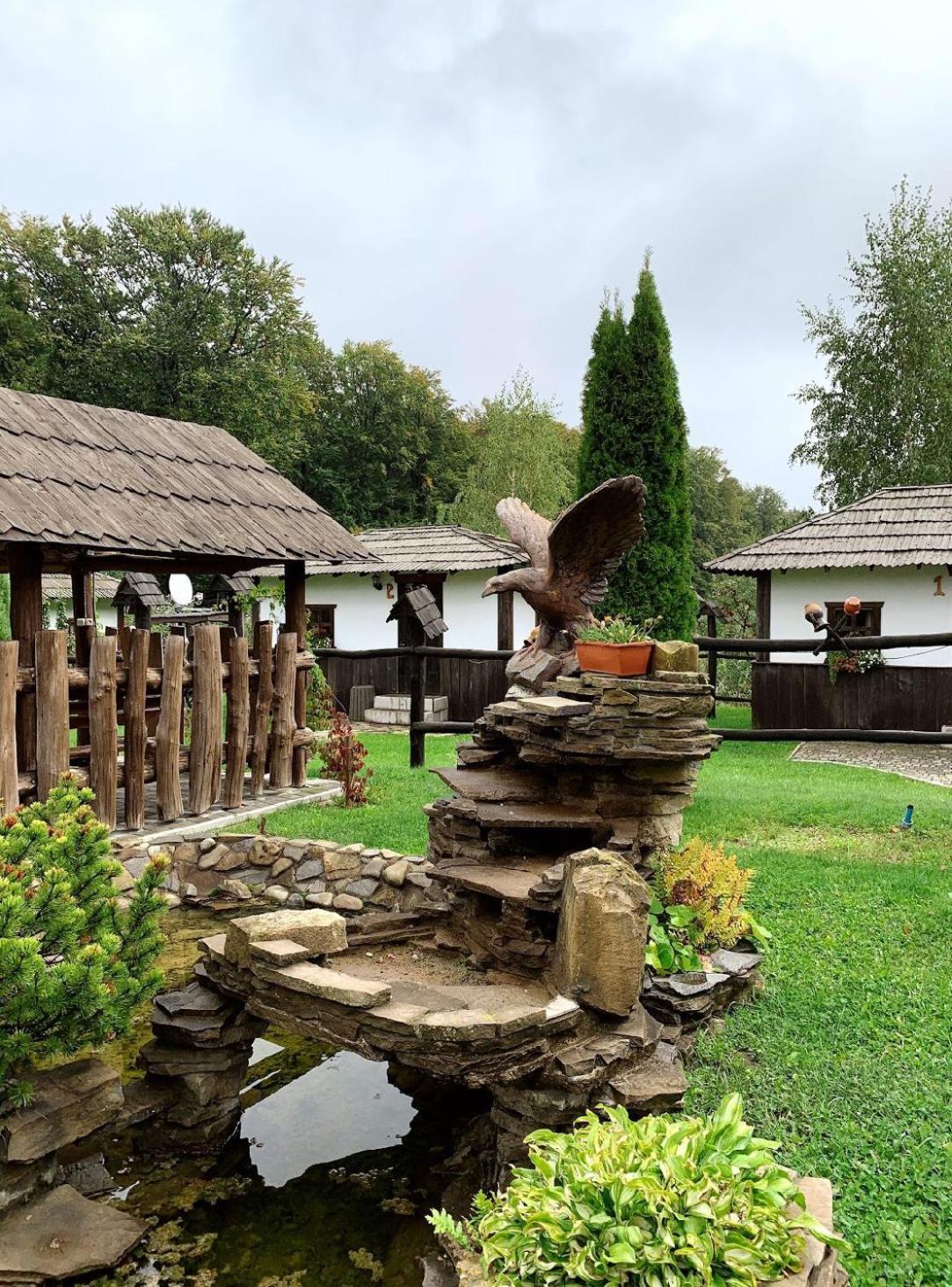 Orlyne Gnizdo Hotel Chernivtsi Ngoại thất bức ảnh