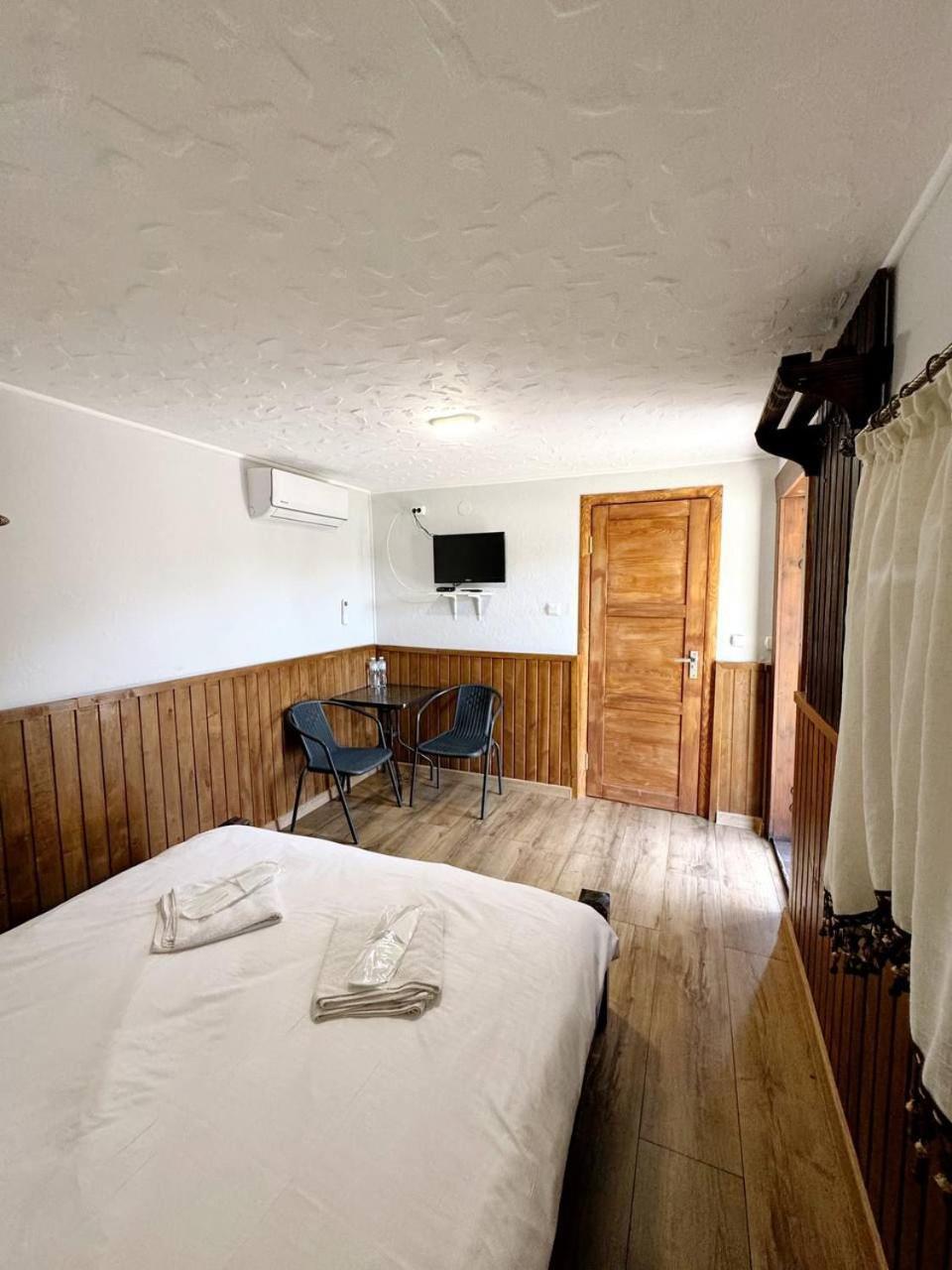 Orlyne Gnizdo Hotel Chernivtsi Phòng bức ảnh