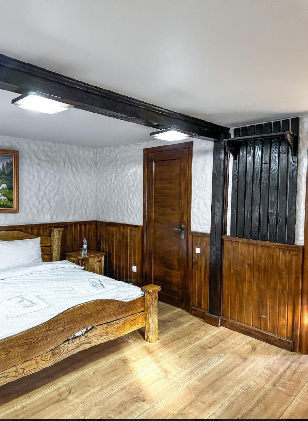 Orlyne Gnizdo Hotel Chernivtsi Phòng bức ảnh